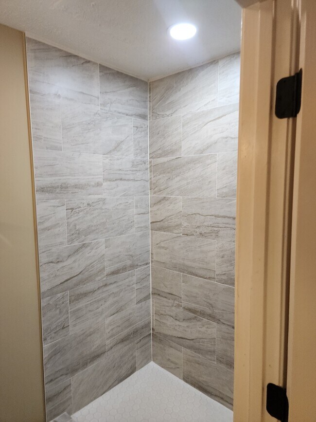 Building Photo - 9308 Gordon Ct