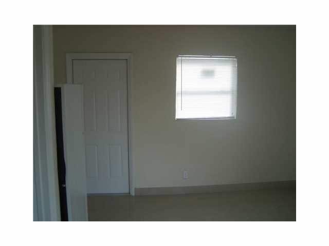 Building Photo - 133 SW 5th Ct