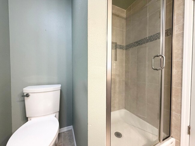 Building Photo - Charming 3 bed + den, 2 bath Federal way Rambler