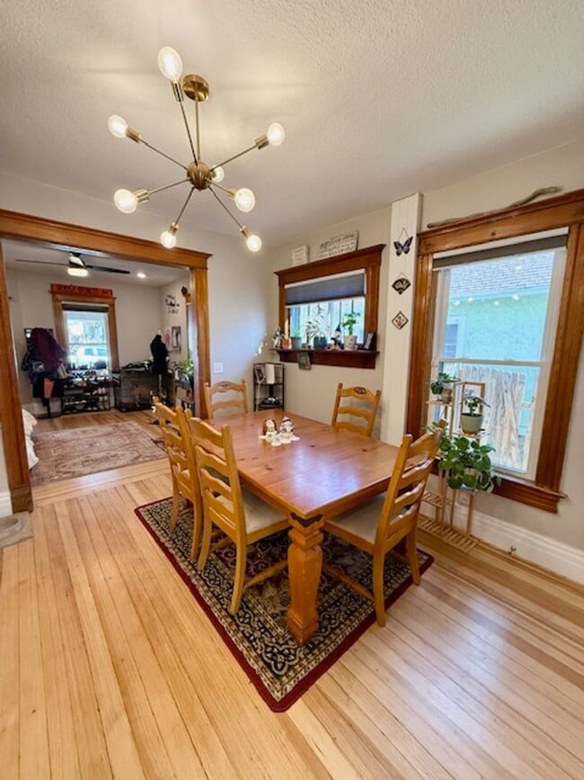 Building Photo - *West side charmer completely remodeled, mid century flare!