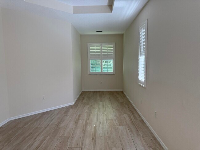 Building Photo - 560 SW Indian Key Dr
