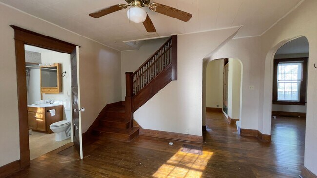 Building Photo - BATTLEGROUND... Historic 3 Bedroom 1 Bath House