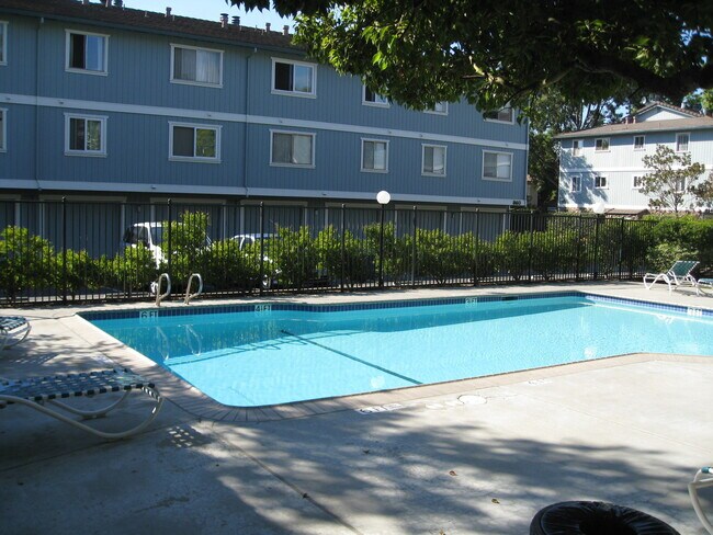 Building Photo - Campbell, Lovely 2 Bedroom and 2 Bath Cond...