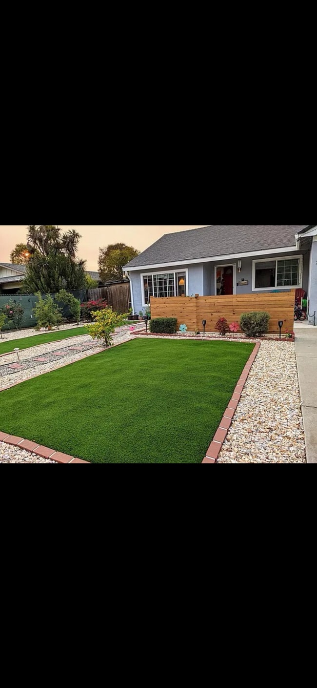 Building Photo - 7897 Shorehaven Ave