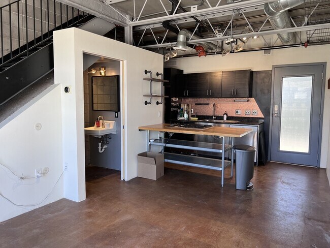 Building Photo - 360 W 300 S