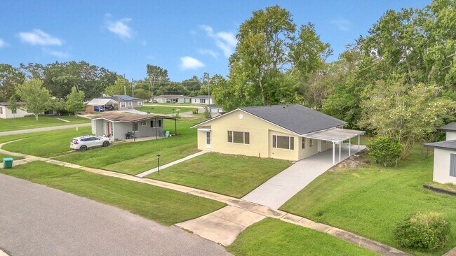 Building Photo - 1516 Zinnia Dr