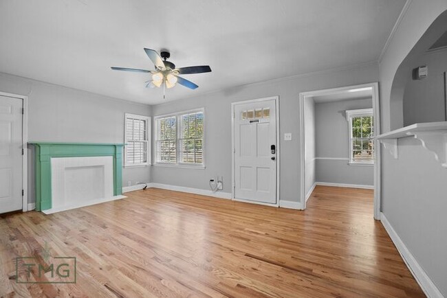 Building Photo - Newly Remodeled 2/1 in Kendall Whittier!