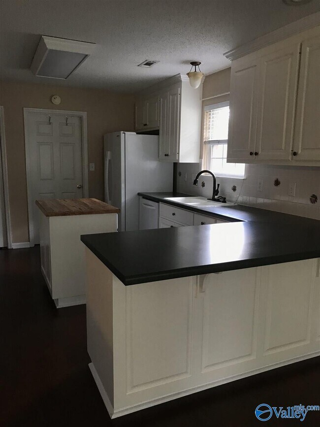 Building Photo - 110 Bridgeway Ln