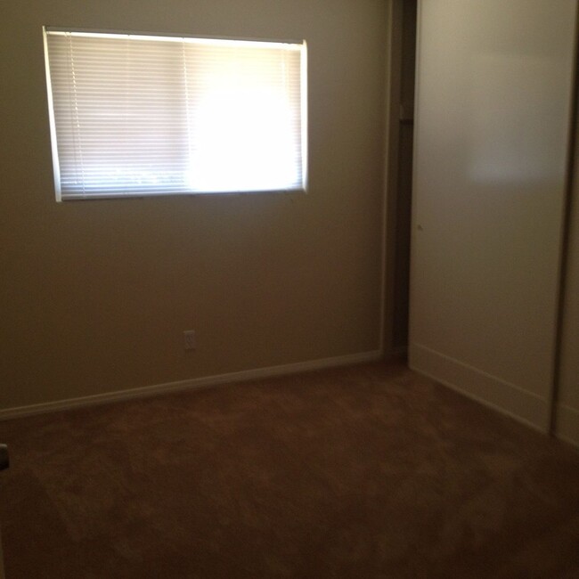 Building Photo - Clean and Bright 5 Bedroom House Near SDSU!