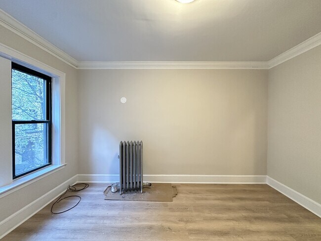 Building Photo - 2332.5 N Spaulding Ave