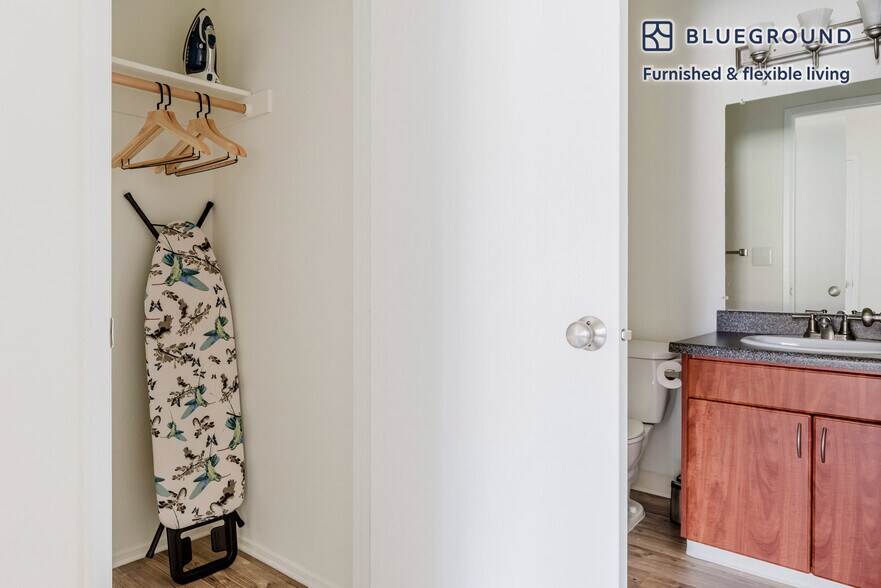 Building Photo - 1600 Villa St