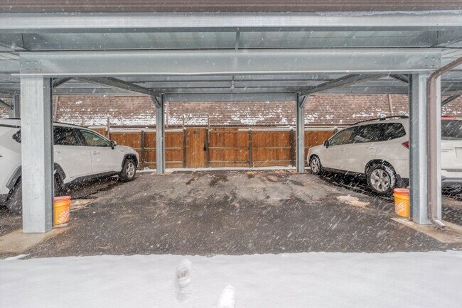 Building Photo - Bright & Spacious Townhome in Lakewood 2bd 2.5ba