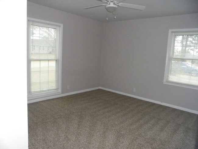 Building Photo - 402 Melbourne Dr