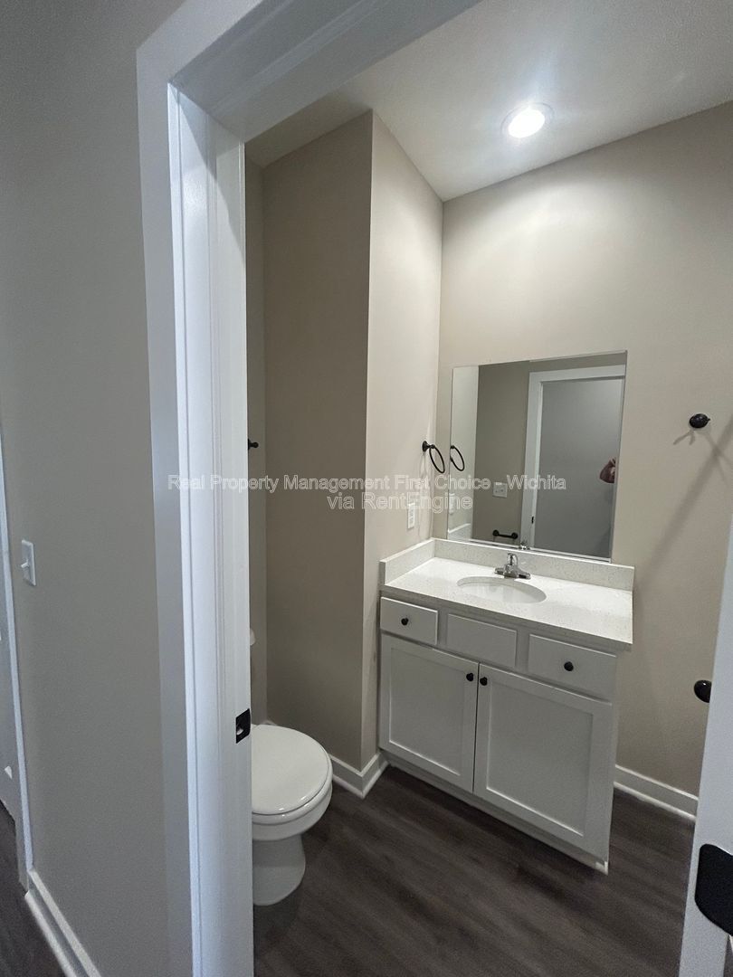 Building Photo - 1736 E Decarsky Ct
