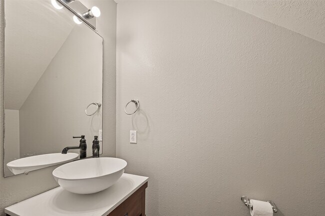 Building Photo - 10902 Clear Villa Ln