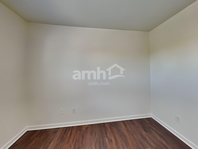 Building Photo - 1018 Skillbeck Rd