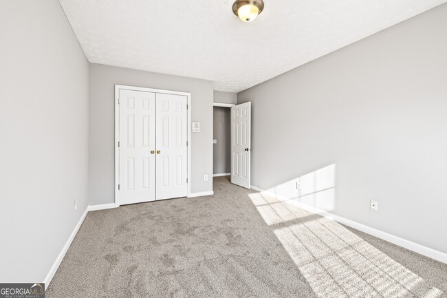 Building Photo - 2364 Fallbrook Ct