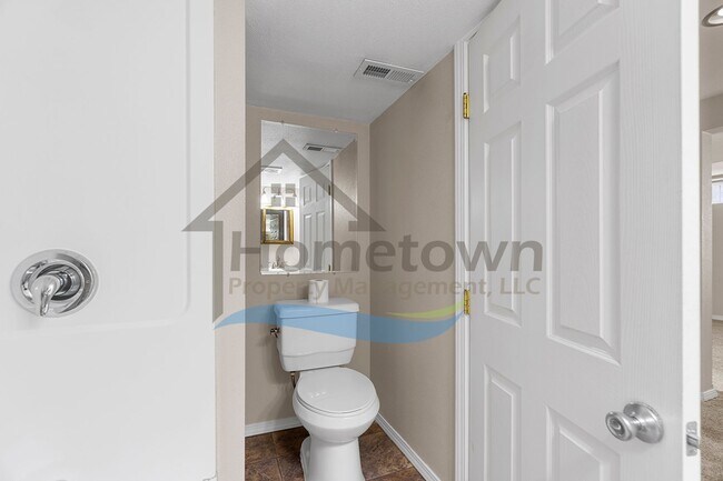 Building Photo - 4 Bedroom 2 Bathroom Home with a Fully Fen...