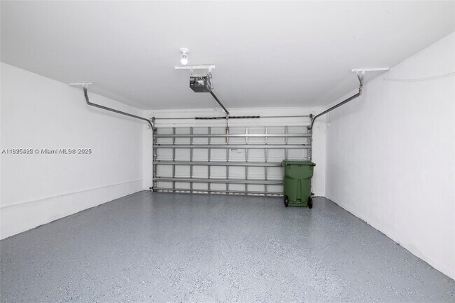 Building Photo - 1127 SW 104th Way