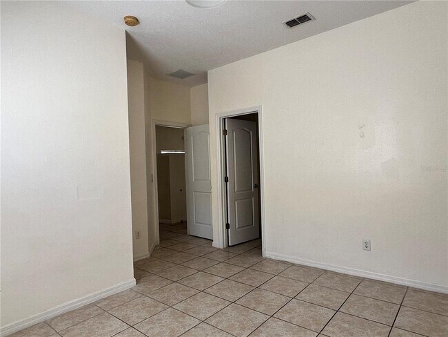 Building Photo - 209 Round Man St