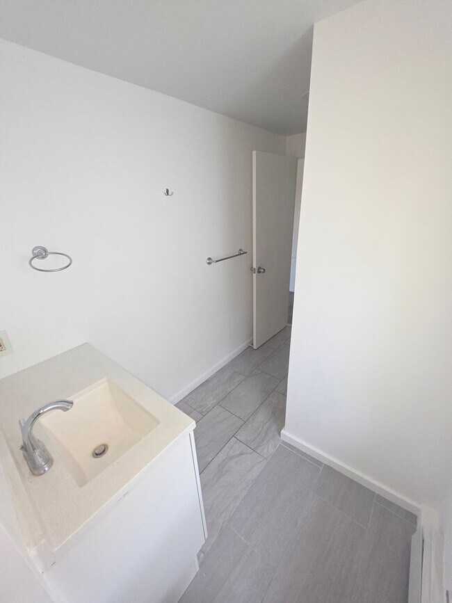 Building Photo - 2 bedroom apartment building - Poughkeepsie