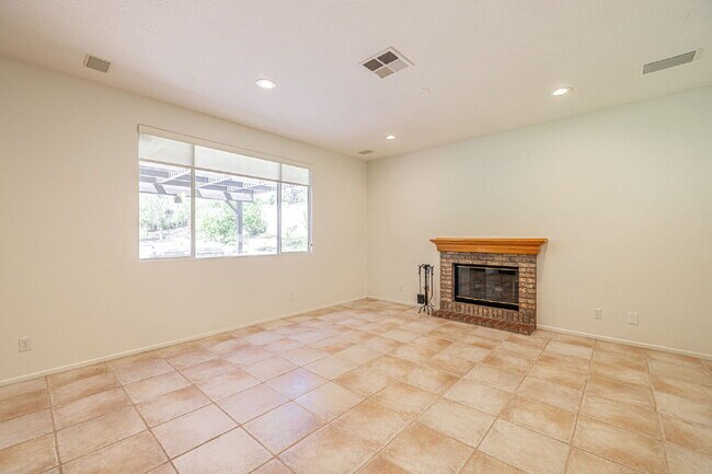 Building Photo - Executive 5-Bedroom Pool Home with Dual Master Suites in Stevenson Ranch