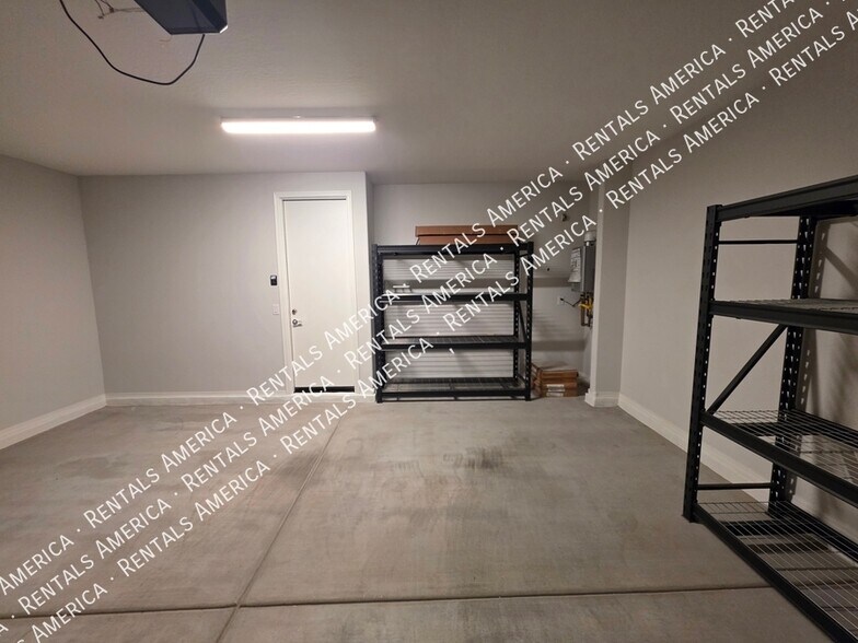 Building Photo - 17611 W Missouri Ave