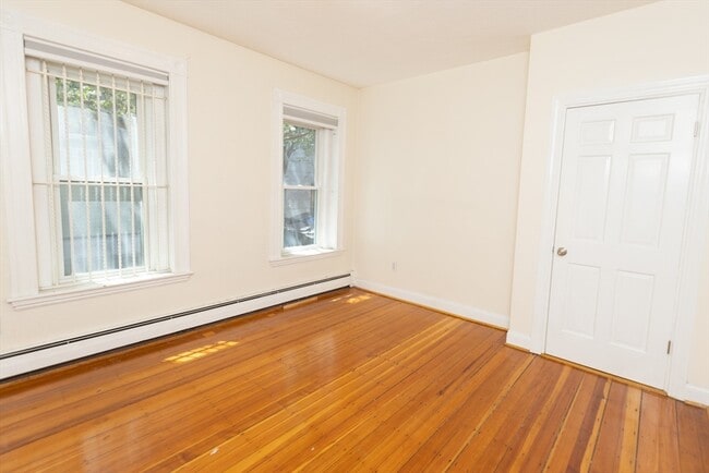 Building Photo - 29 Monument Sq