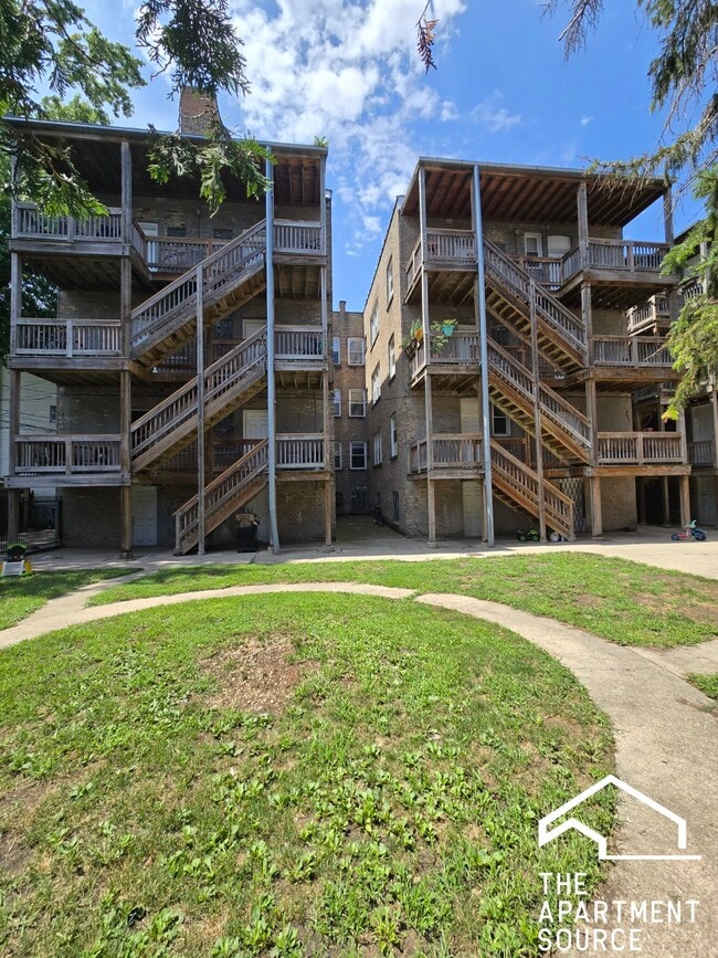 Building Photo - 3757 W Sunnyside Ave