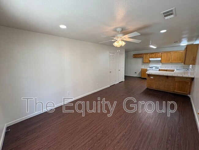 Building Photo - 1747 W Connelly Ave
