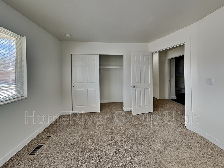 Building Photo - 176 W Foxbridge Dr