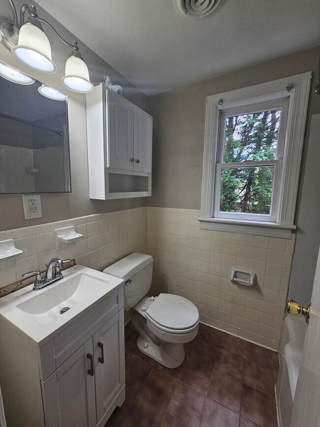 Building Photo - NEW LISTING!!!! Dont Miss Out