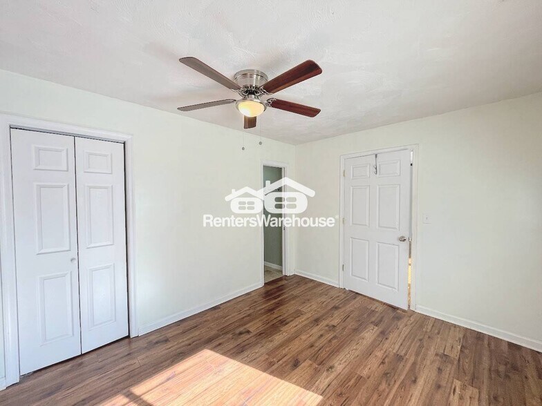 Building Photo - 4940 Erskine St