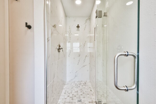 Building Photo - 6103 Fallengate Dr