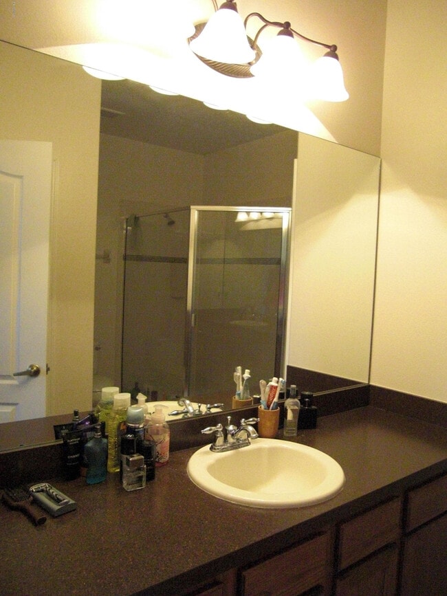 Building Photo - 755 Ventura Dr