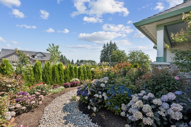 Building Photo - Stunning 3 BD, 2 BA Salem Home with Elegant Finishes!