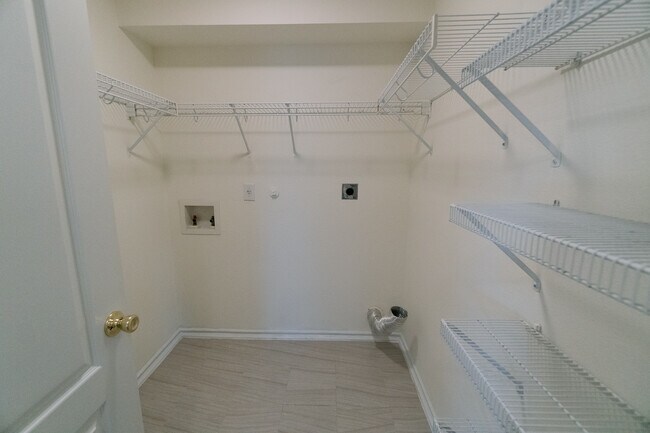 Building Photo - 10610 Tiger Way