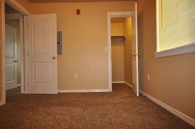 Building Photo - Upper Level 2 Bed 2 bath Apartment