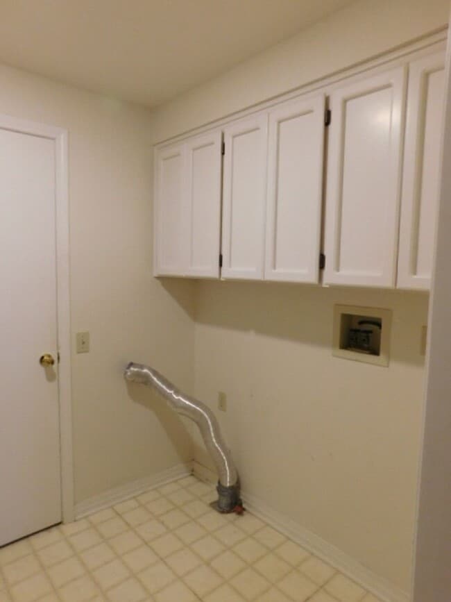 Building Photo - 3Bd/2Ba Single Story Home-For viewing!