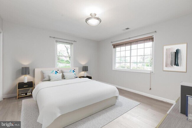 Building Photo - 710 N Buchanan St