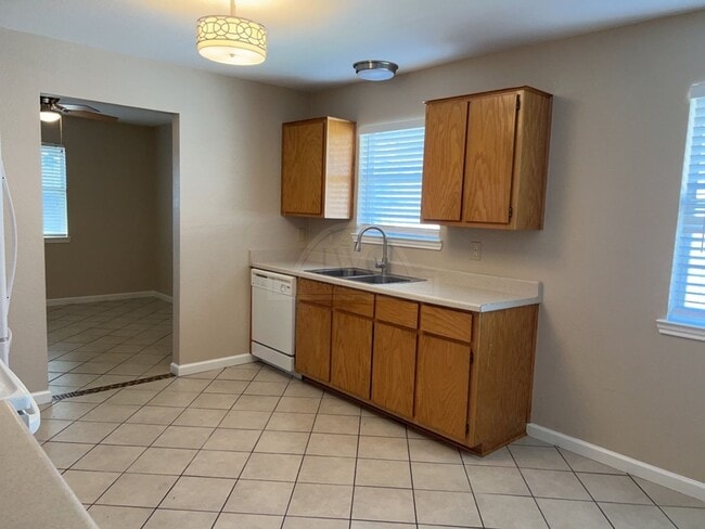 Building Photo - 4402 Breckenridge Dr