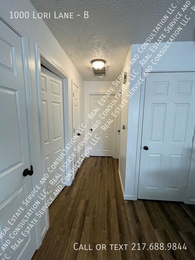 Building Photo - 1000 Lori Ln