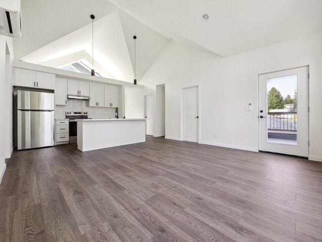 Building Photo - Spacious 3-Bedroom DADU with Private Balcony & Garage
