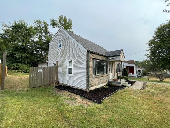 Building Photo - Beautiful 3-4 Bedroom 2 Bathroom Home