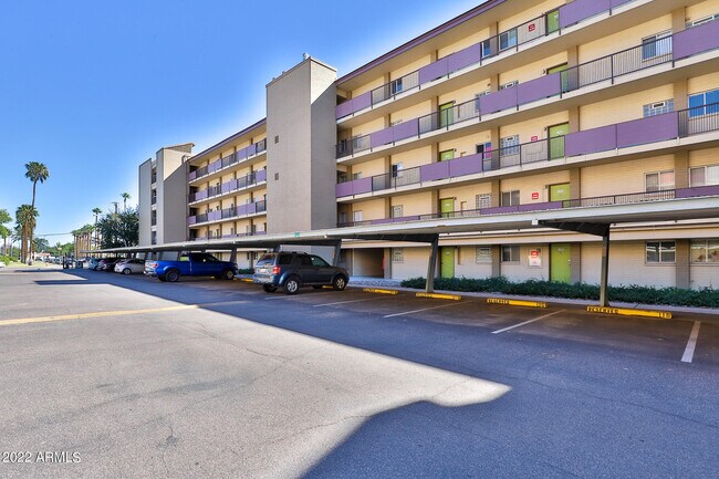 Primary Photo - 351 E Thomas Rd