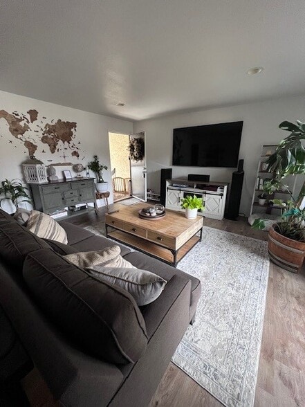 Building Photo - 1676 Maple Ave