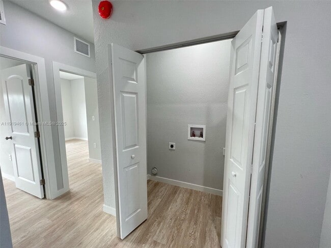 Building Photo - 808 NW 16th Ave