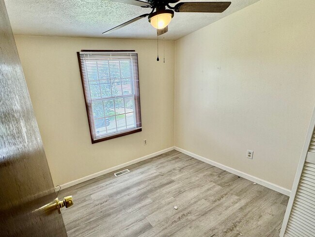 Building Photo - Spacious Split Level 3/1.5 House in Baldwi...