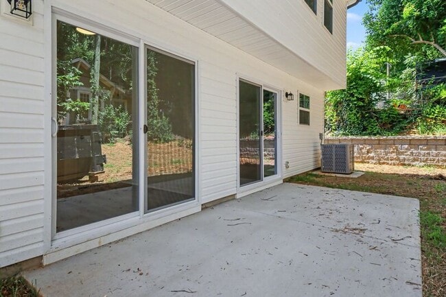 Building Photo - 518 W Rankin Ave