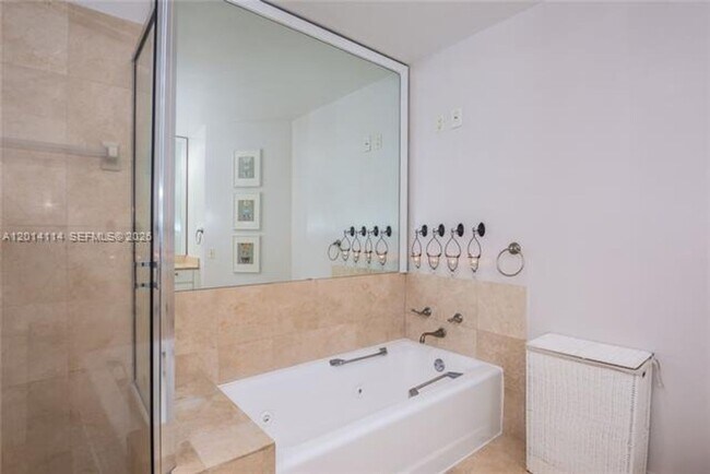 Building Photo - 888 Brickell Key Dr